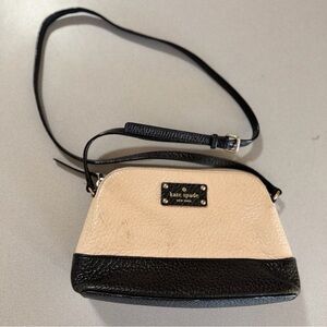 Kate Spade Berkeley Hanna Wellesley
Leather Crossbody Bag